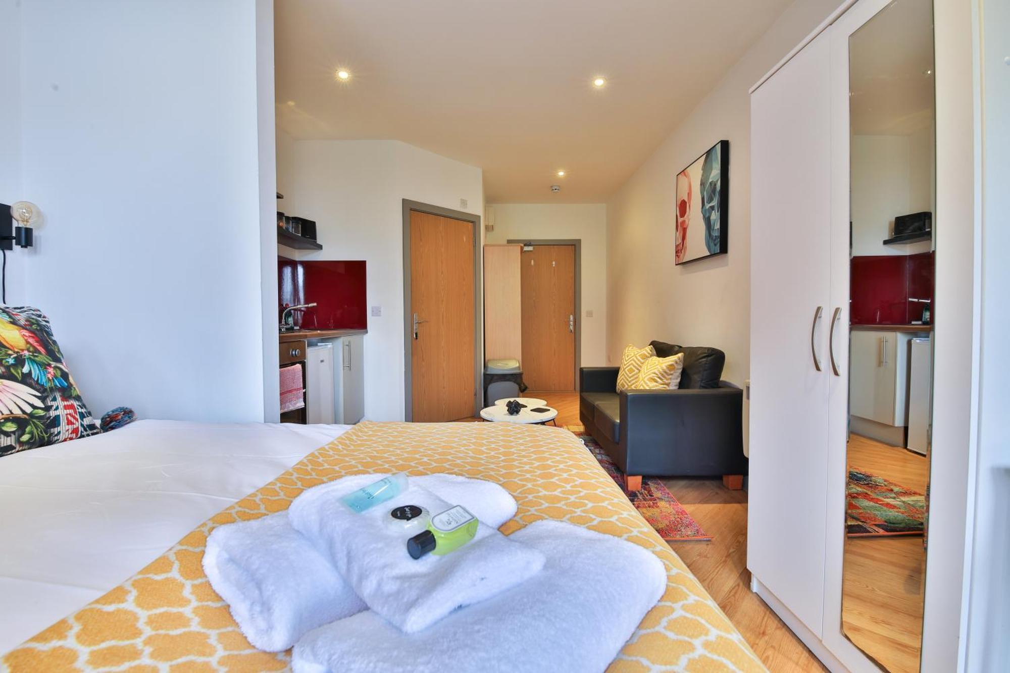 סוואנסי Princess Lofts City Centre Studios With Nespresso Coffee Machines & New Fast Wifi By Stayright מראה חיצוני תמונה